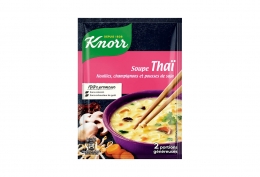 Soupe Thaï nouilles, champignons et pousses de soja