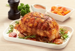 Rôti de chapon farci aux abricots et au foie gras