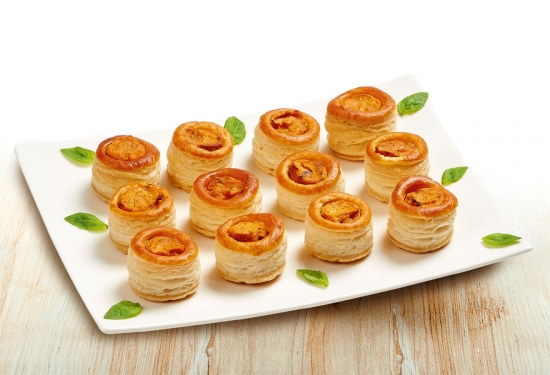 12 Mini-vol au vent à la tomate et au basilic