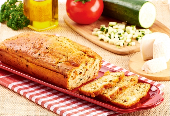 Cake au fromage de chèvre, courgettes et tomates