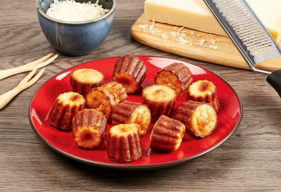 12 Mini-cannelés au parmesan
