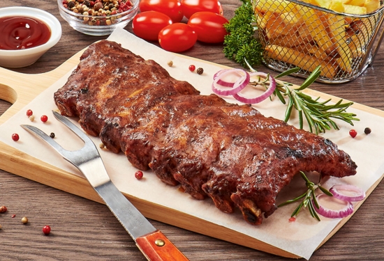 Ribs de porc à la sauce barbecue, cuits