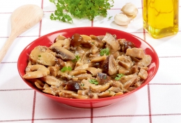 Mélange de champignons et de cèpes cuisinés