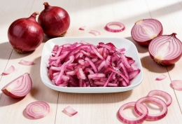 Oignons rouges, émincés