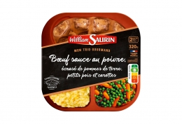 Boeuf sauce au poivre, écrasé de pommes de terre, petits pois et carottes