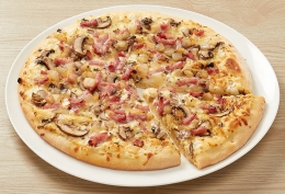 Pizza crémière lardons, oignons