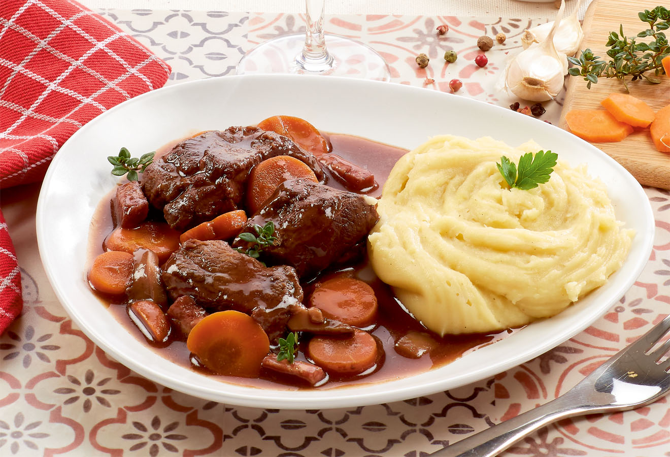 Boeuf bourguignon (et le vin sans alcool) - Chez Requia, Cuisine